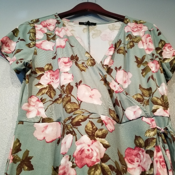 Faux Wrap Around Floral Print Dress - Picture 4 of 6